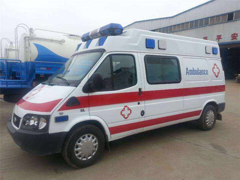救護(hù)車(chē)和醫(yī)療車(chē)有什么區(qū)別？救護(hù)車(chē)廠家專(zhuān)業(yè)為你解答。01