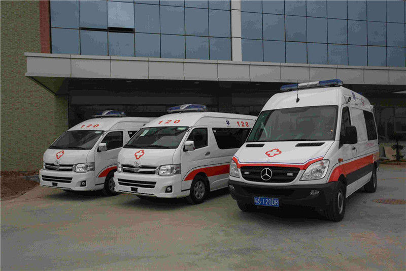 救護(hù)車進(jìn)小區(qū)受阻是怎么回事？救護(hù)車廠家?guī)懔私馐虑槭寄?2