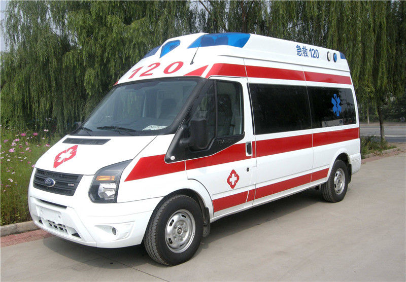 移動救護車為何頻頻遇到前方司機不及時避讓？